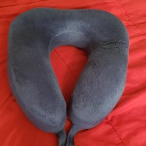 Vibrating neck pillows